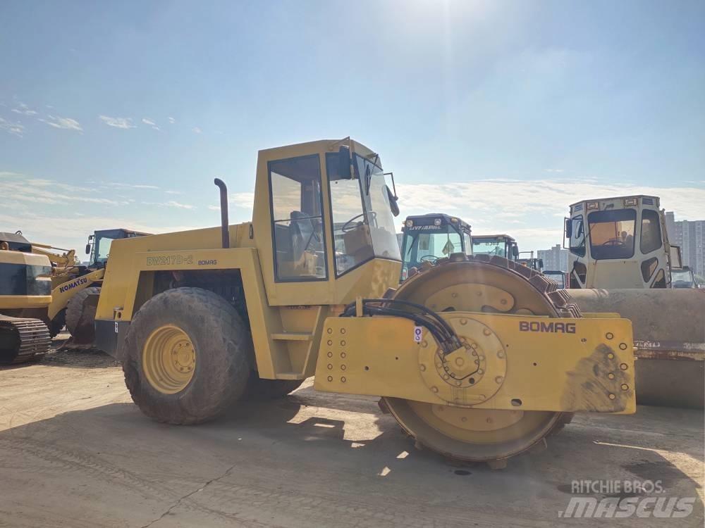Bomag BW 217 싱글 드럼 롤러