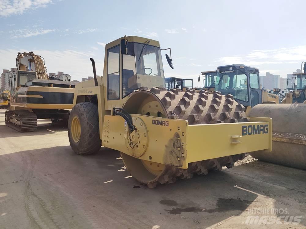 Bomag BW 217 싱글 드럼 롤러