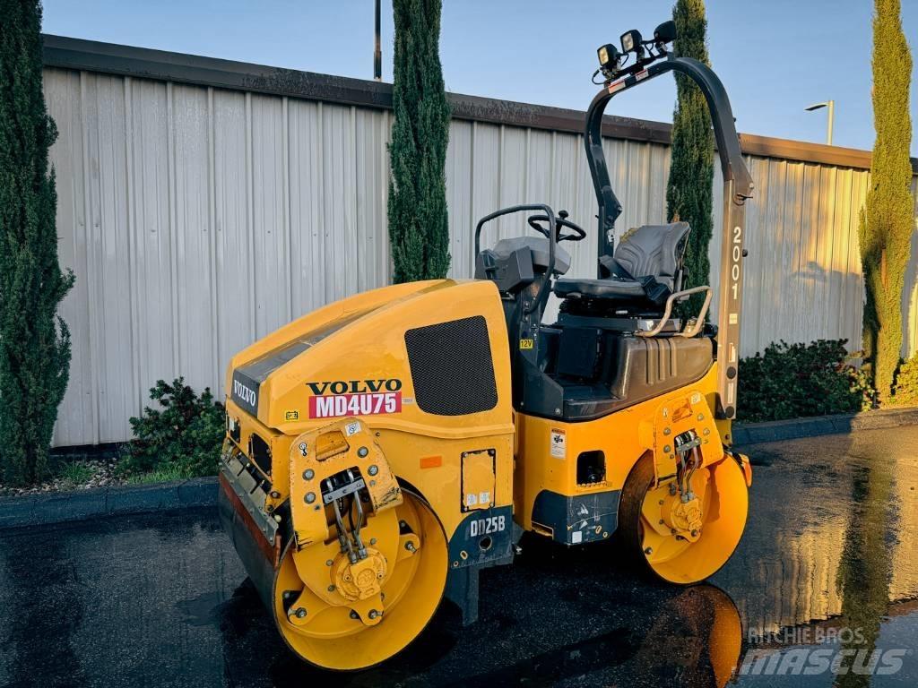 Volvo DD 25 B 트윈 드럼 롤러