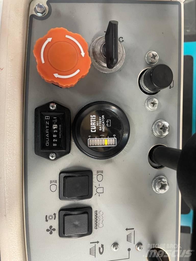 Tennant 6100 도로 청소차