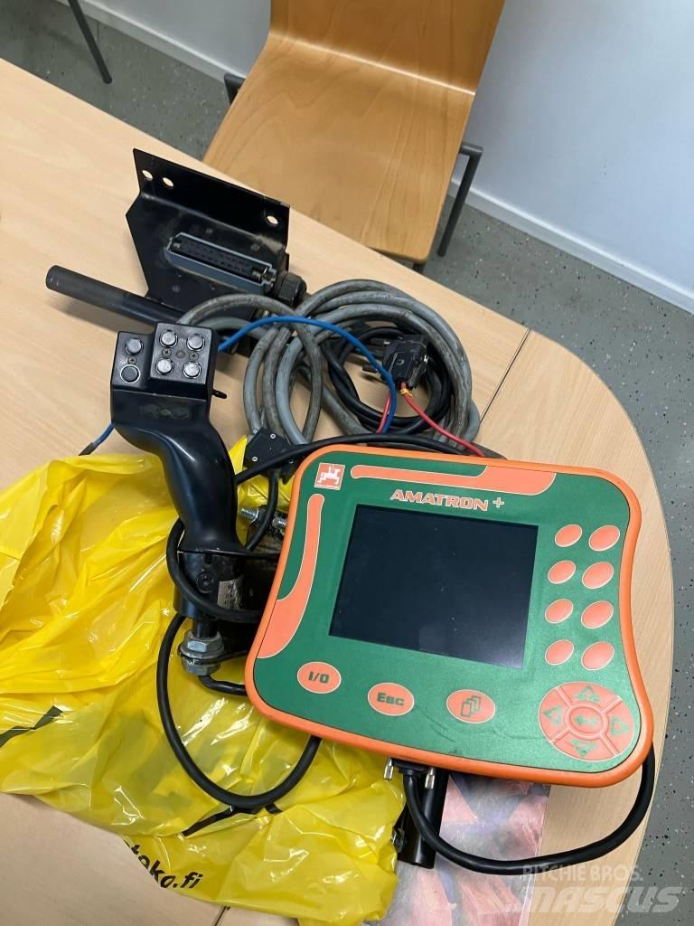 Amazone UX 3200 견인형 분무기