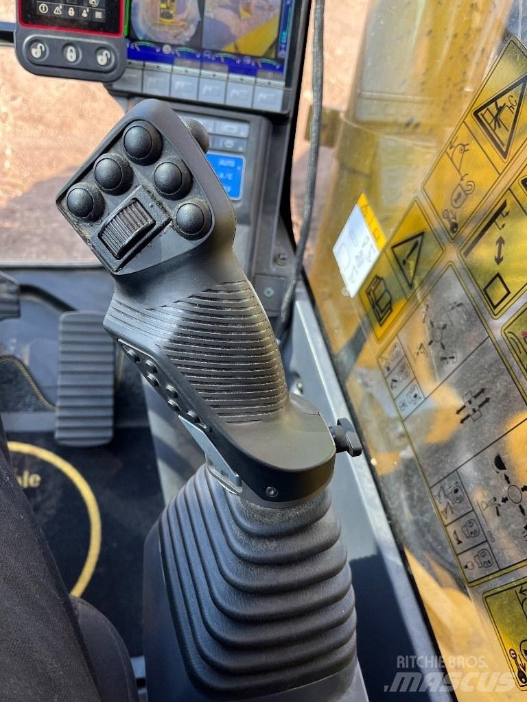 Komatsu HB 365LC-3E0 대형 굴삭기 29톤 이상