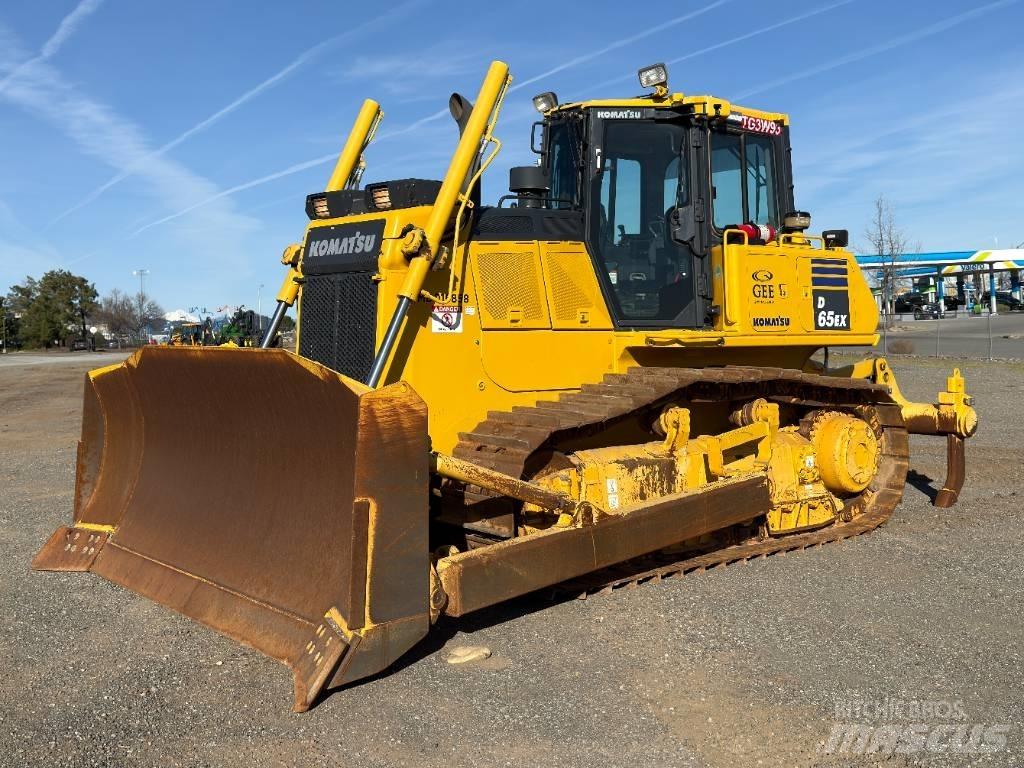 Komatsu D65EX-18 크롤러 도저