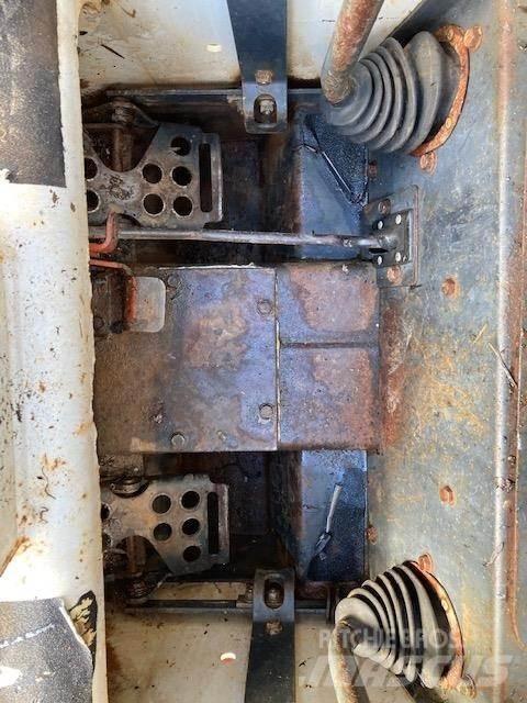 Bobcat 7753  스키드로더