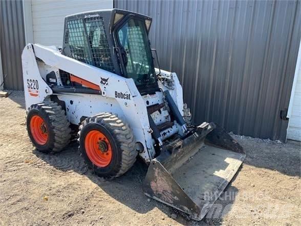 Bobcat S220  스키드로더