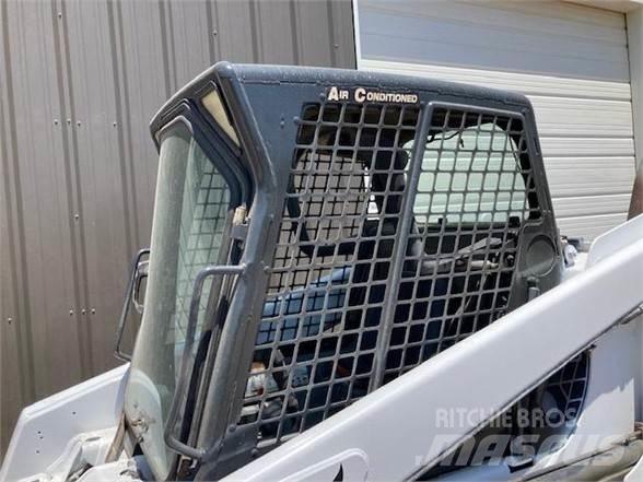 Bobcat T200  스키드로더