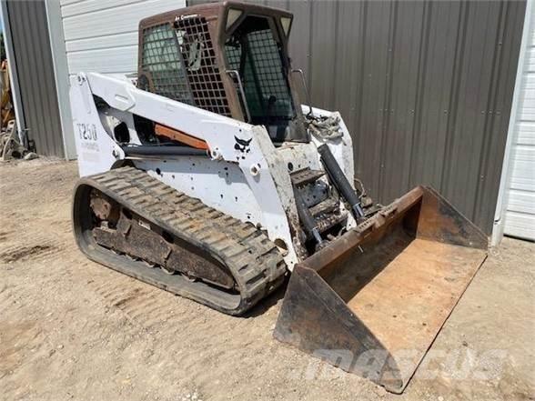 Bobcat T250  스키드로더