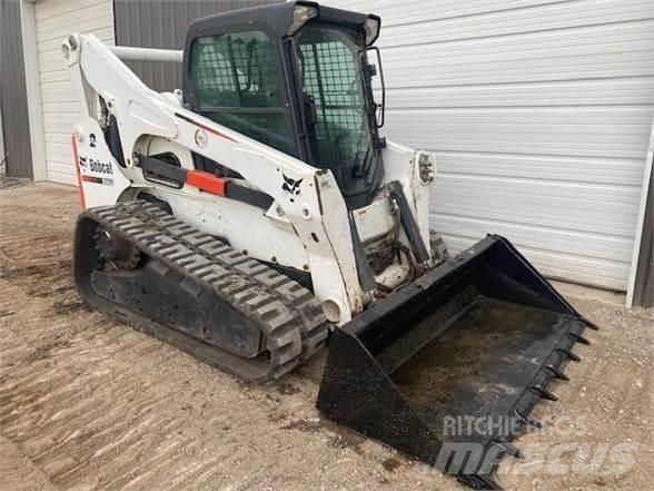 Bobcat T870  스키드로더
