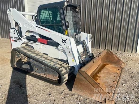 Bobcat T870  스키드로더