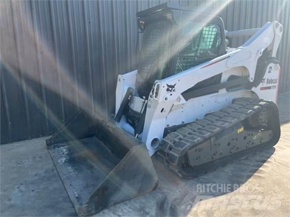 Bobcat T870  스키드로더