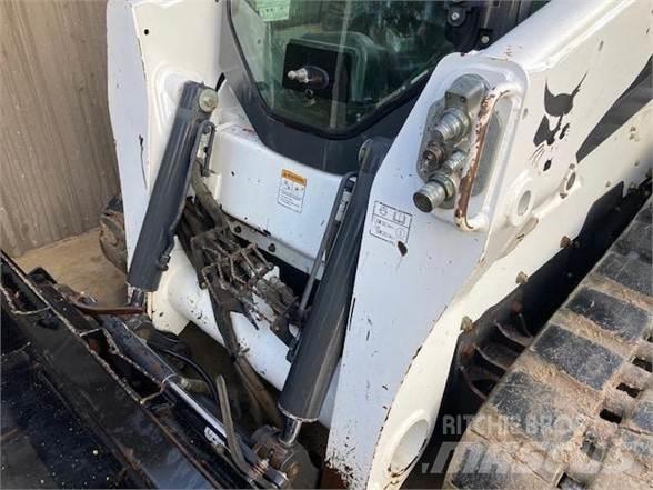 Bobcat T870  스키드로더