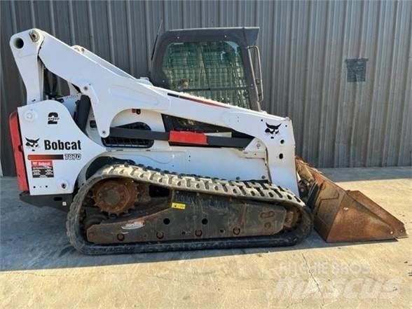 Bobcat T870  스키드로더