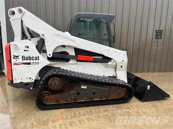 Bobcat T870  스키드로더