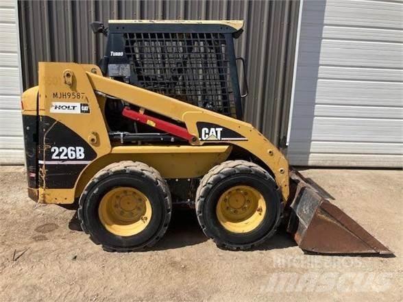 CAT 226B  스키드로더