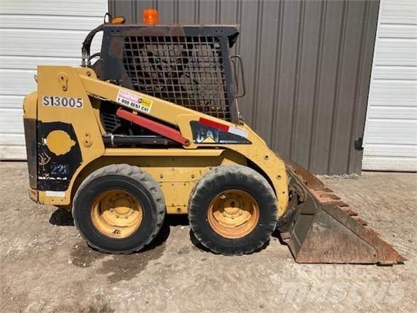CAT 228  스키드로더