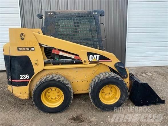 CAT 236  스키드로더