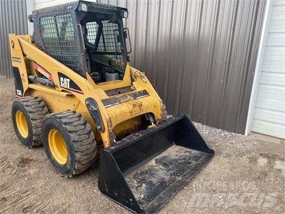 CAT 236  스키드로더