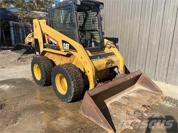 CAT 246  스키드로더