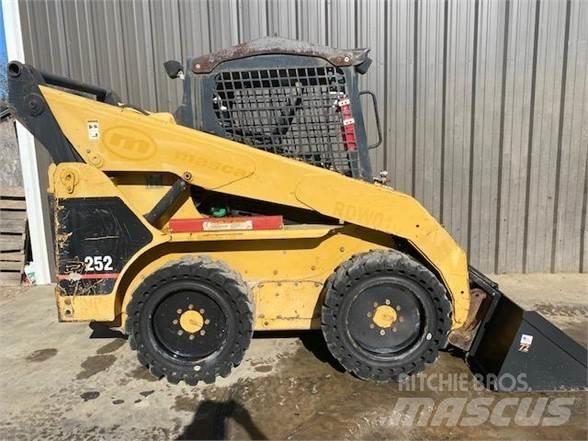 CAT 252  스키드로더
