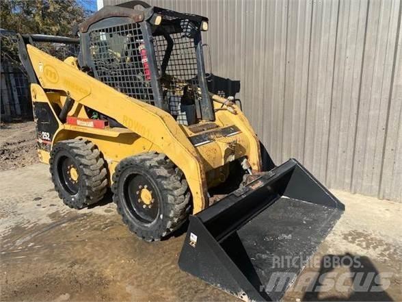 CAT 252  스키드로더