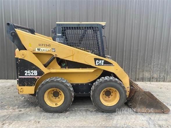 CAT 252B  스키드로더