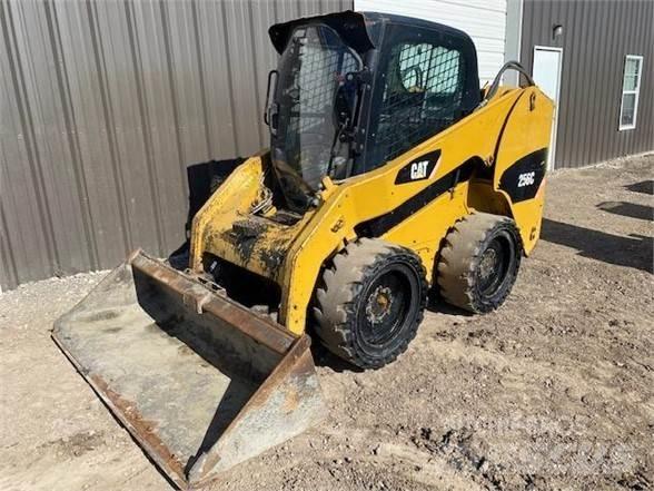 CAT 256C  스키드로더