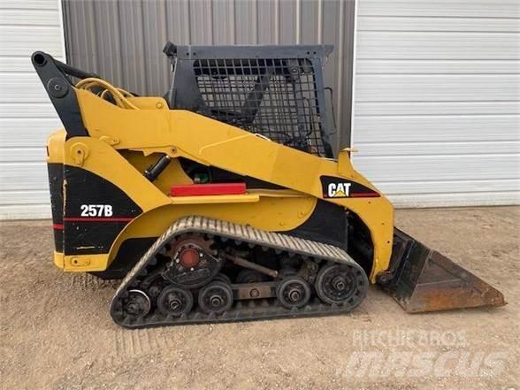 CAT 257B  스키드로더