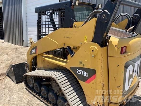 CAT 257B2  스키드로더