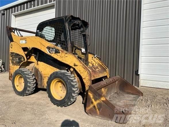CAT 272C  스키드로더