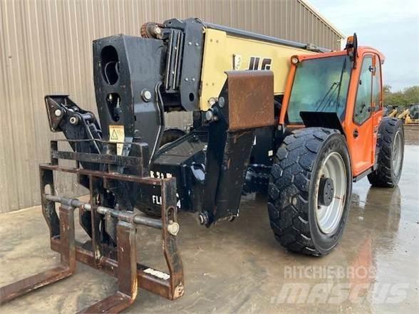 JLG 1055 텔러 핸들러