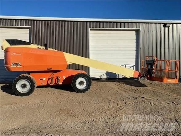JLG 600S 견인식 전동이동 리프트