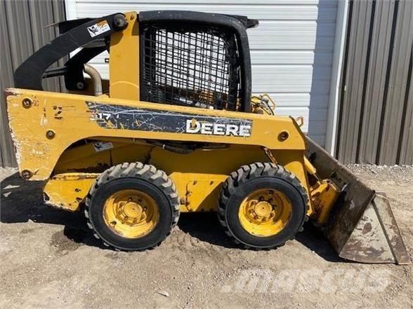 John Deere 317  스키드로더