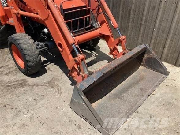 Kubota L48 백호로더
