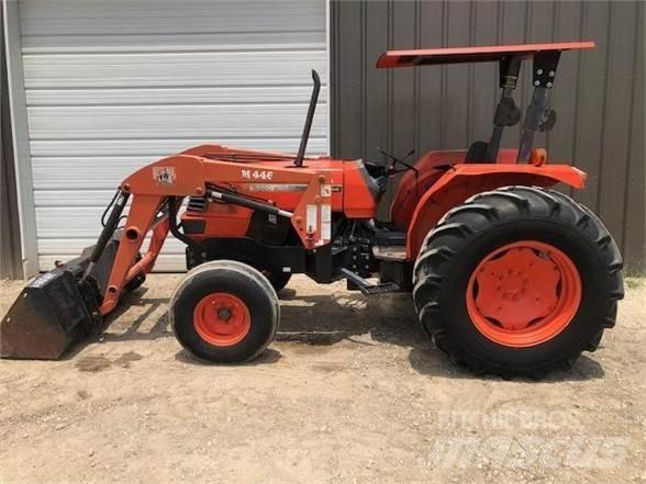 Kubota M9000 트랙터