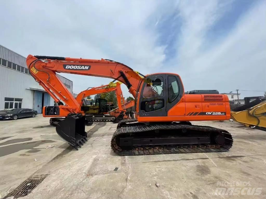 Doosan DX 225 LC 대형 굴삭기 29톤 이상