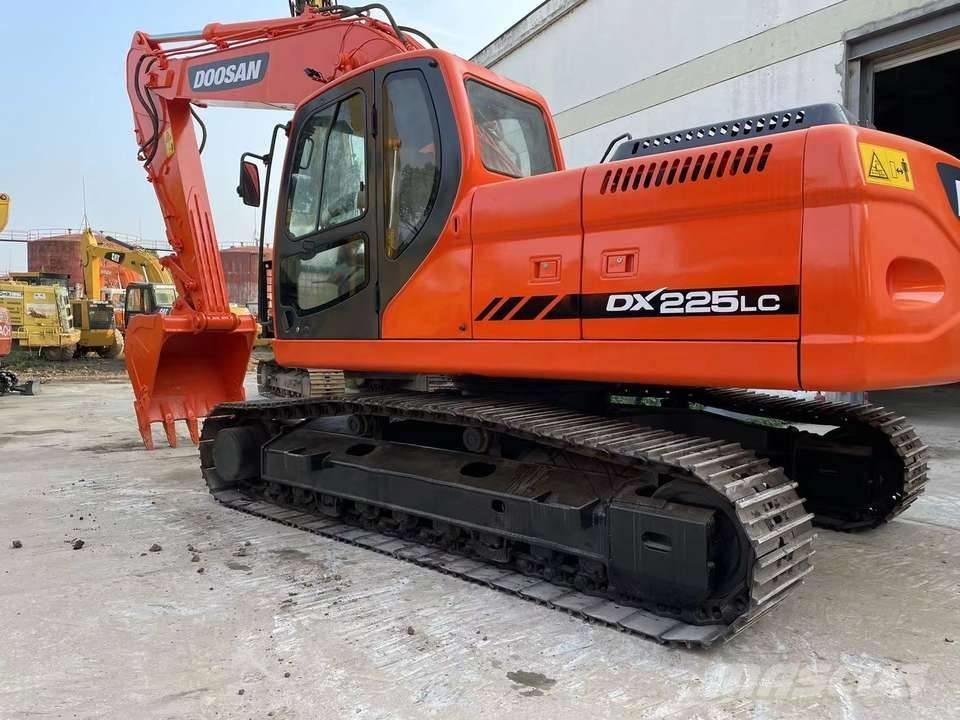 Doosan DX 225 대형 굴삭기 29톤 이상