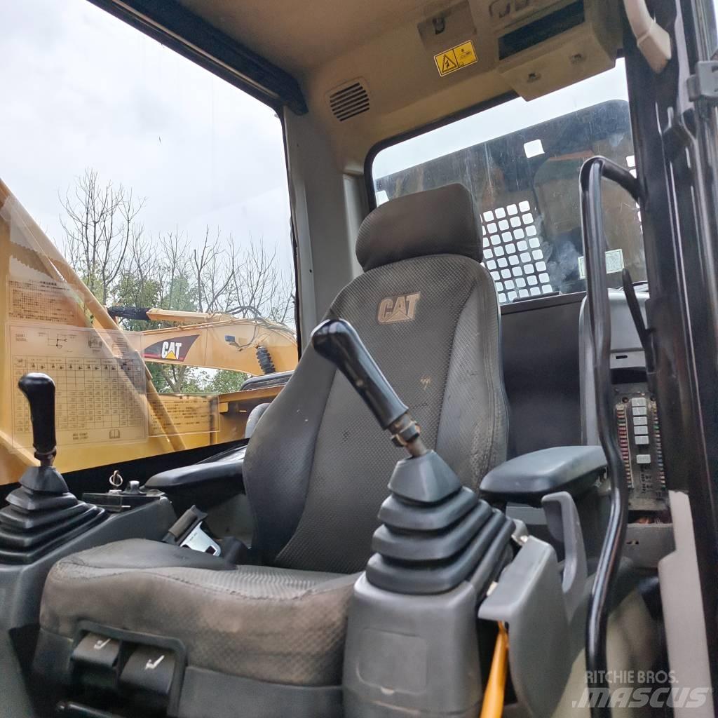 CAT 320 D 대형 굴삭기 29톤 이상