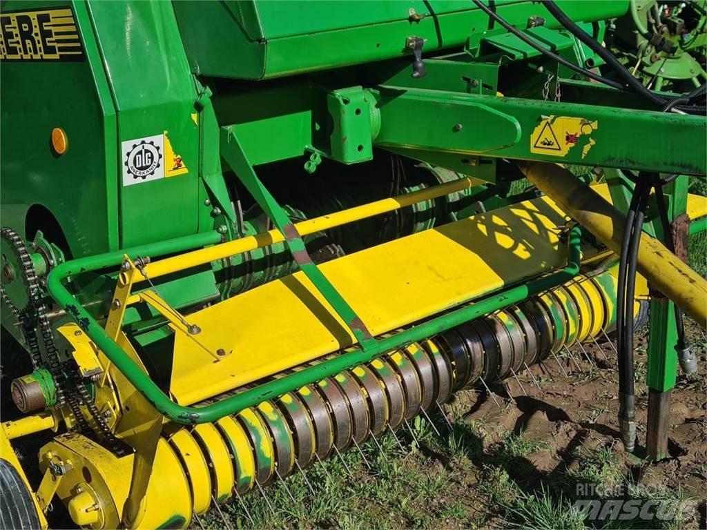 John Deere 590 원형 곤포기