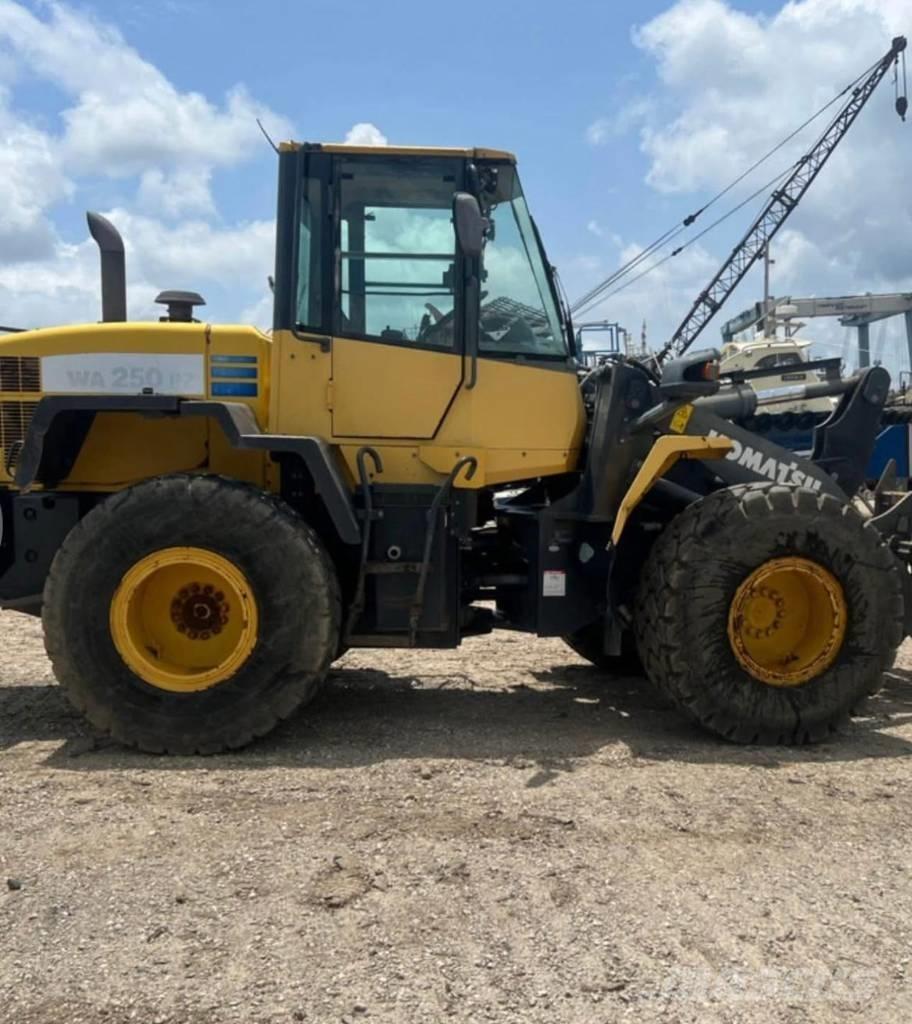 Komatsu WA 250 PZ-6  휠로우더