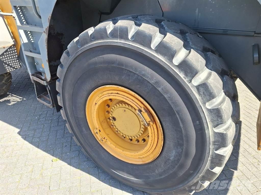 Liebherr L580  휠로우더