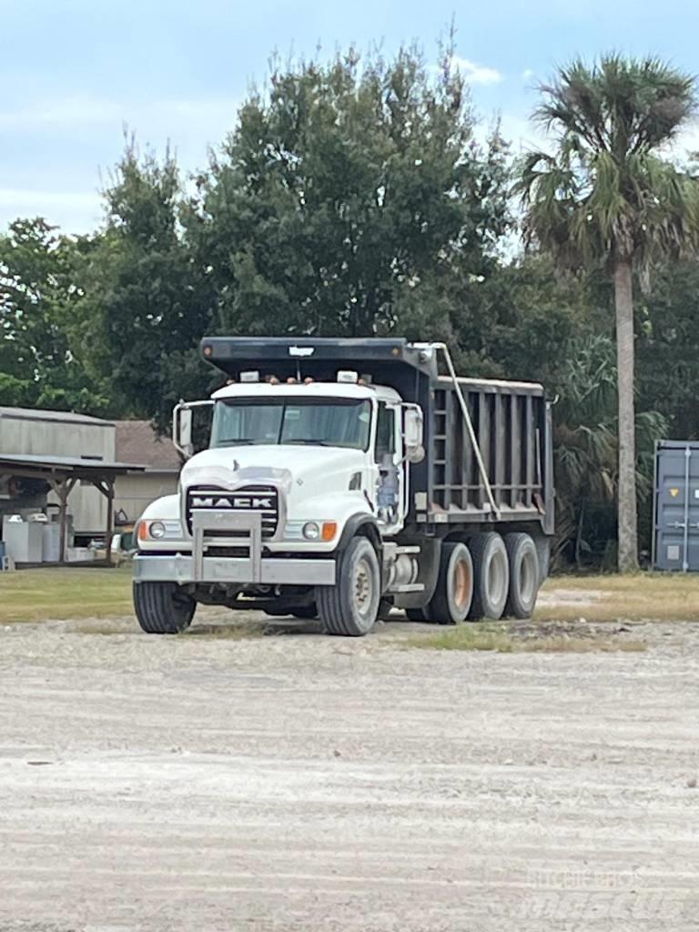 Mack Granite 덤프 트럭