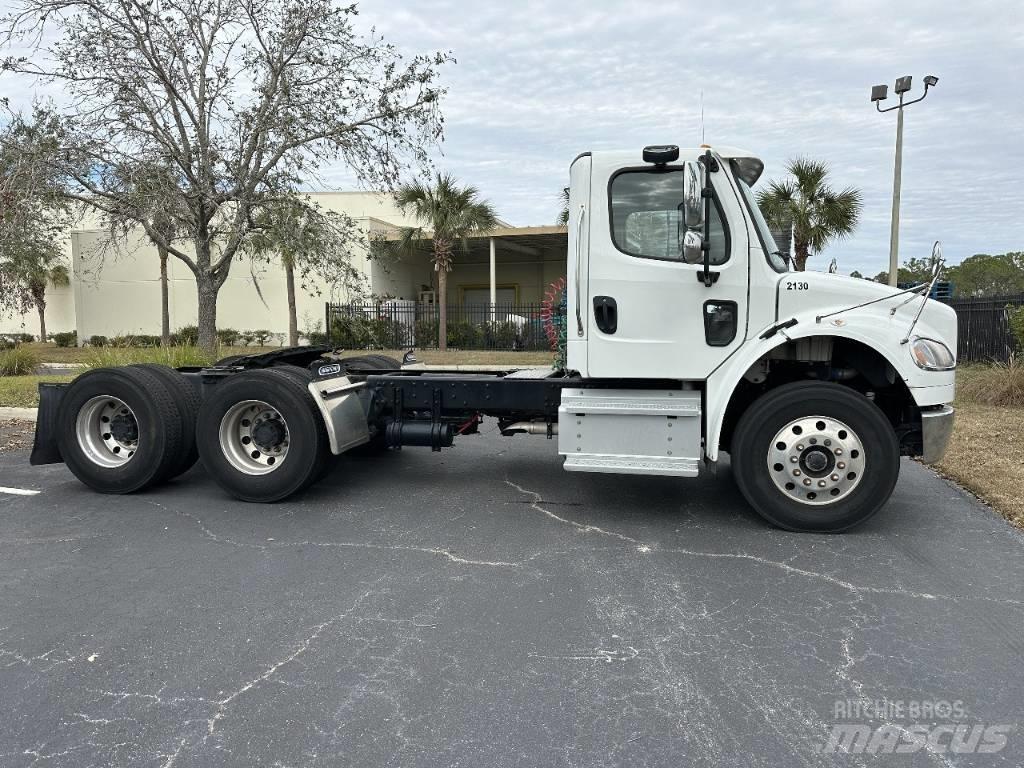 Freightliner M2 음료 배달 트럭