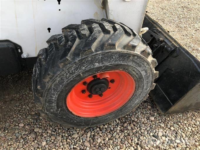 Bobcat S 300  스키드로더