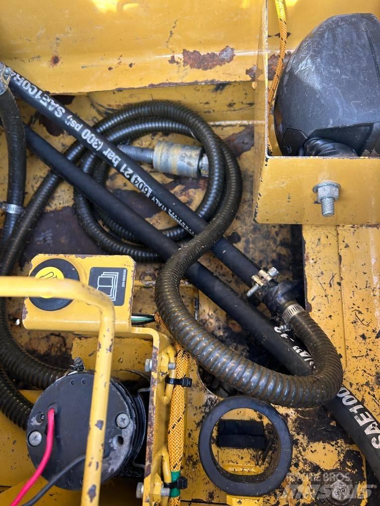 CAT 313 F LGC 대형 굴삭기 29톤 이상