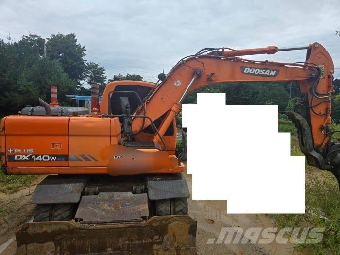 Doosan DX 140 W  휠 굴삭기