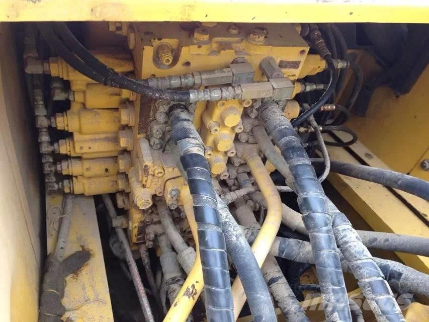 Komatsu pc220-7 대형 굴삭기 29톤 이상