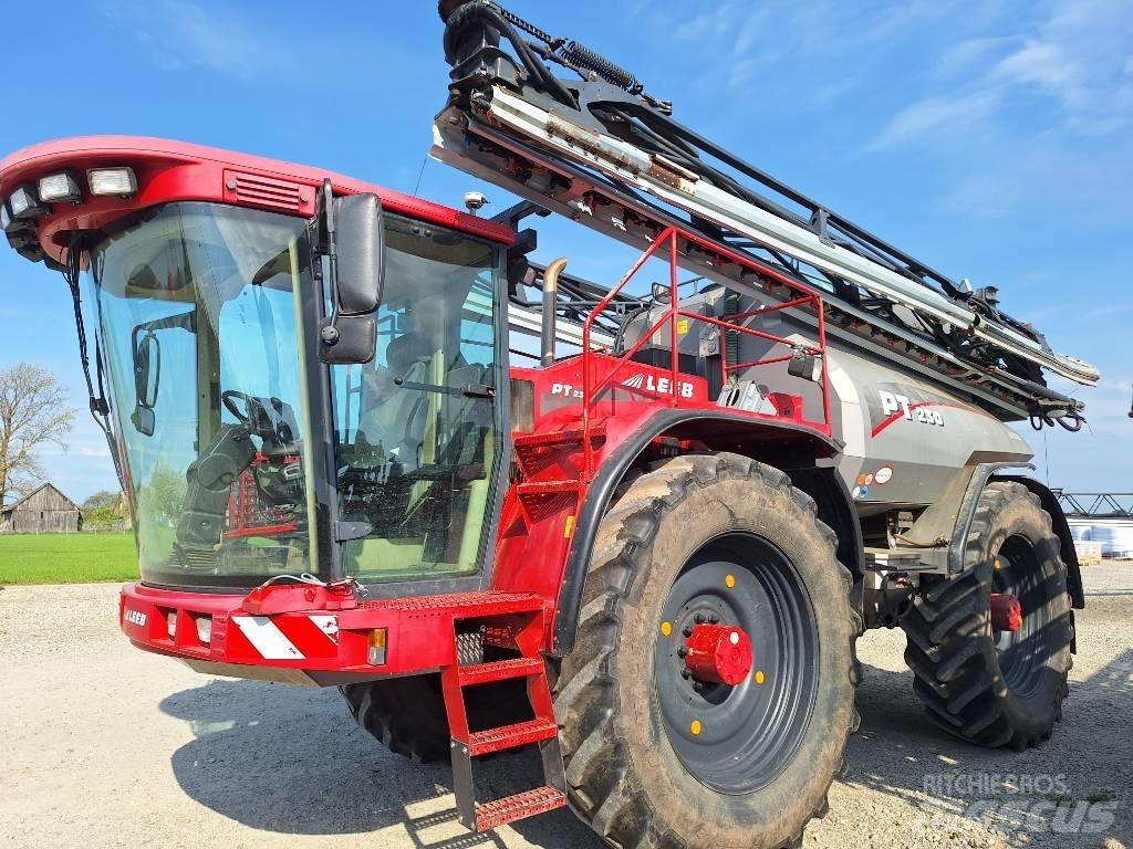 Horsch Leeb PT 230 자주 동력 분무기