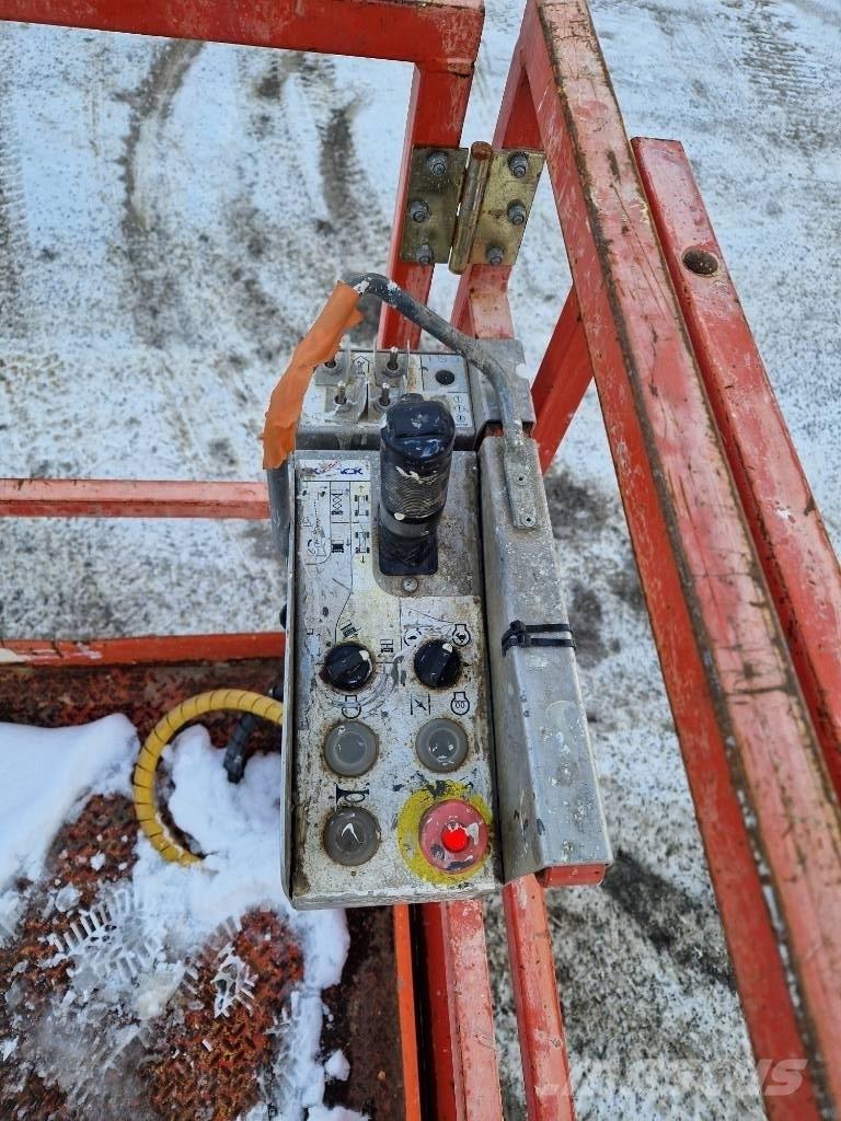 SkyJack SJ 6832 RT 가위형 리프트