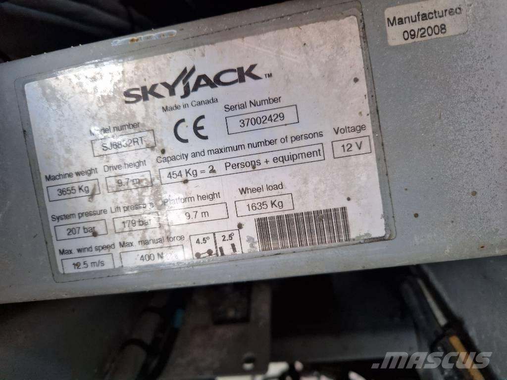 SkyJack SJ 6832 RT 가위형 리프트