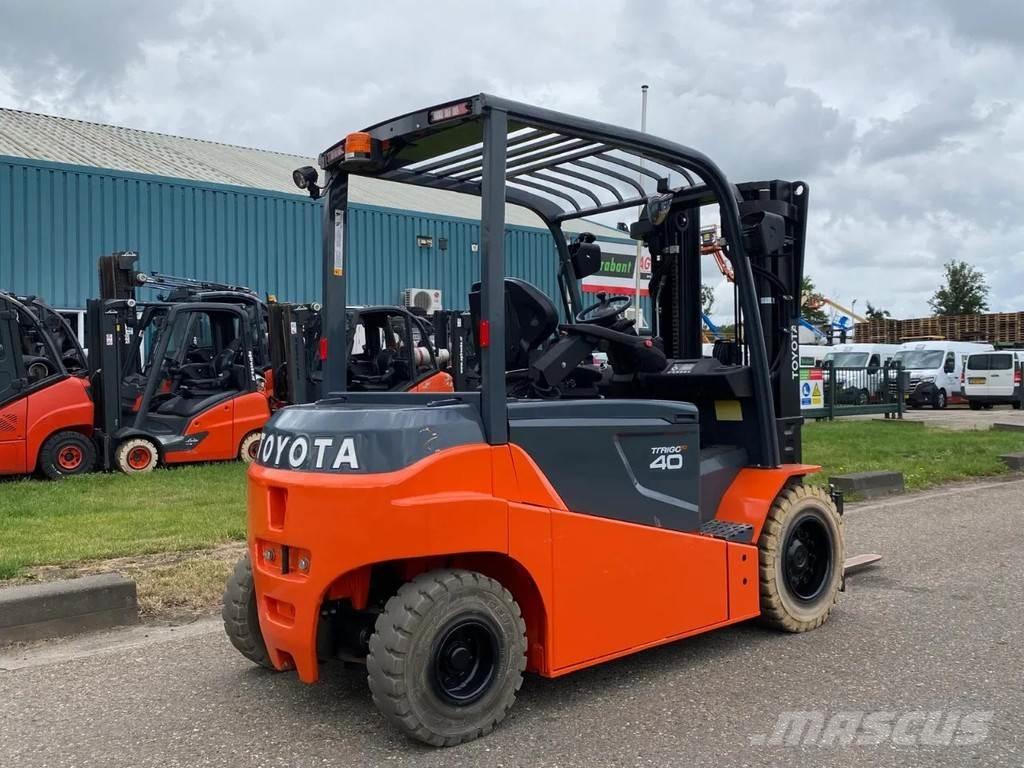 Toyota 8FBMT40 전동 지게차